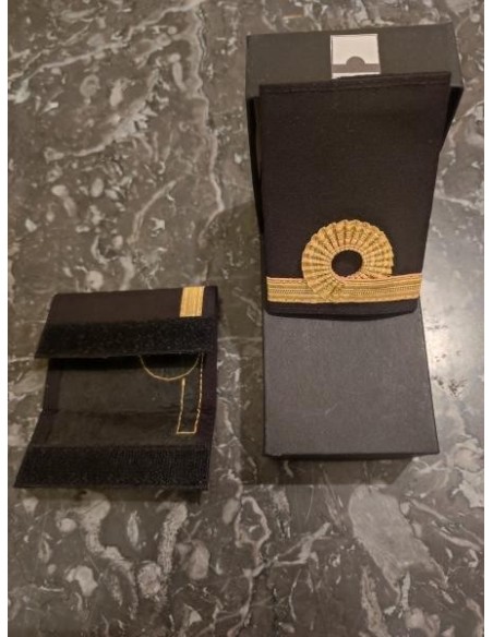 Luxury Epaulets 1 NELSON BUCKLE - Gold - Classic with velcro fastener In Presentation Box Luxury Epaulets 1 NELSON BUCKLE - Gold - Classic with velcro fastener In Presentation Box